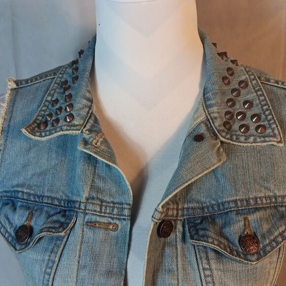 Rock & Republic "Gun Show" Studded Denim Vest - Picture 2 of 6